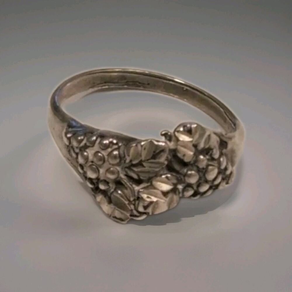 UNIQUE Vintage Sterling Silver Ring W/ Grape Balls 8.5 Handmade From Coin 4.27g